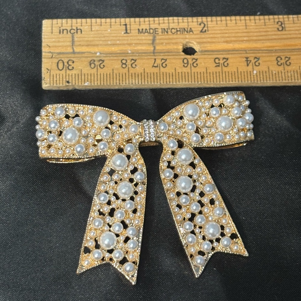 Elegant Gold and Pearl Bow Barrette - Picture 3 of 3